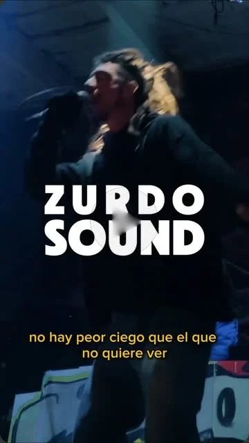 Zurdosound en vivo en Punto Norte, Derqui, con su nombre sobre la imagen